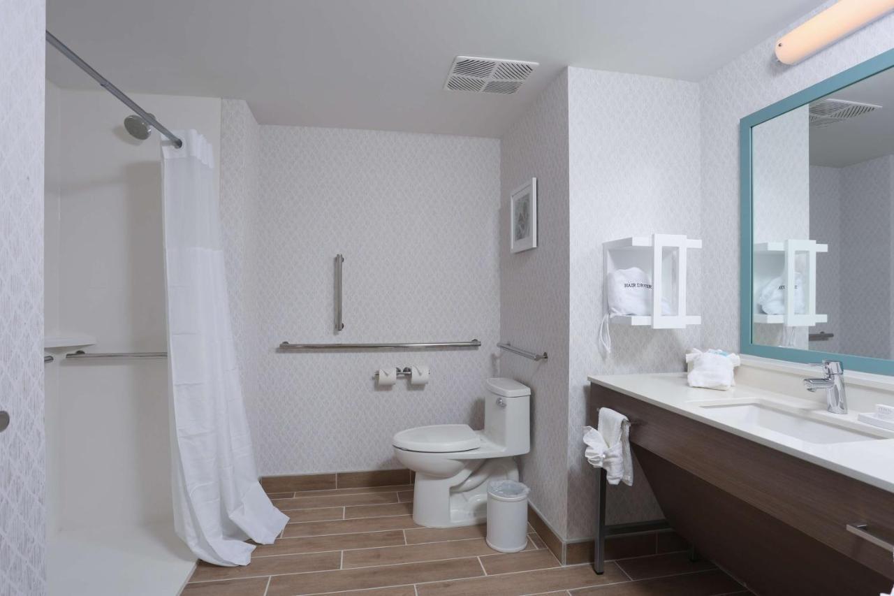 Hampton Inn & Suites Manistee, Mi Екстериор снимка