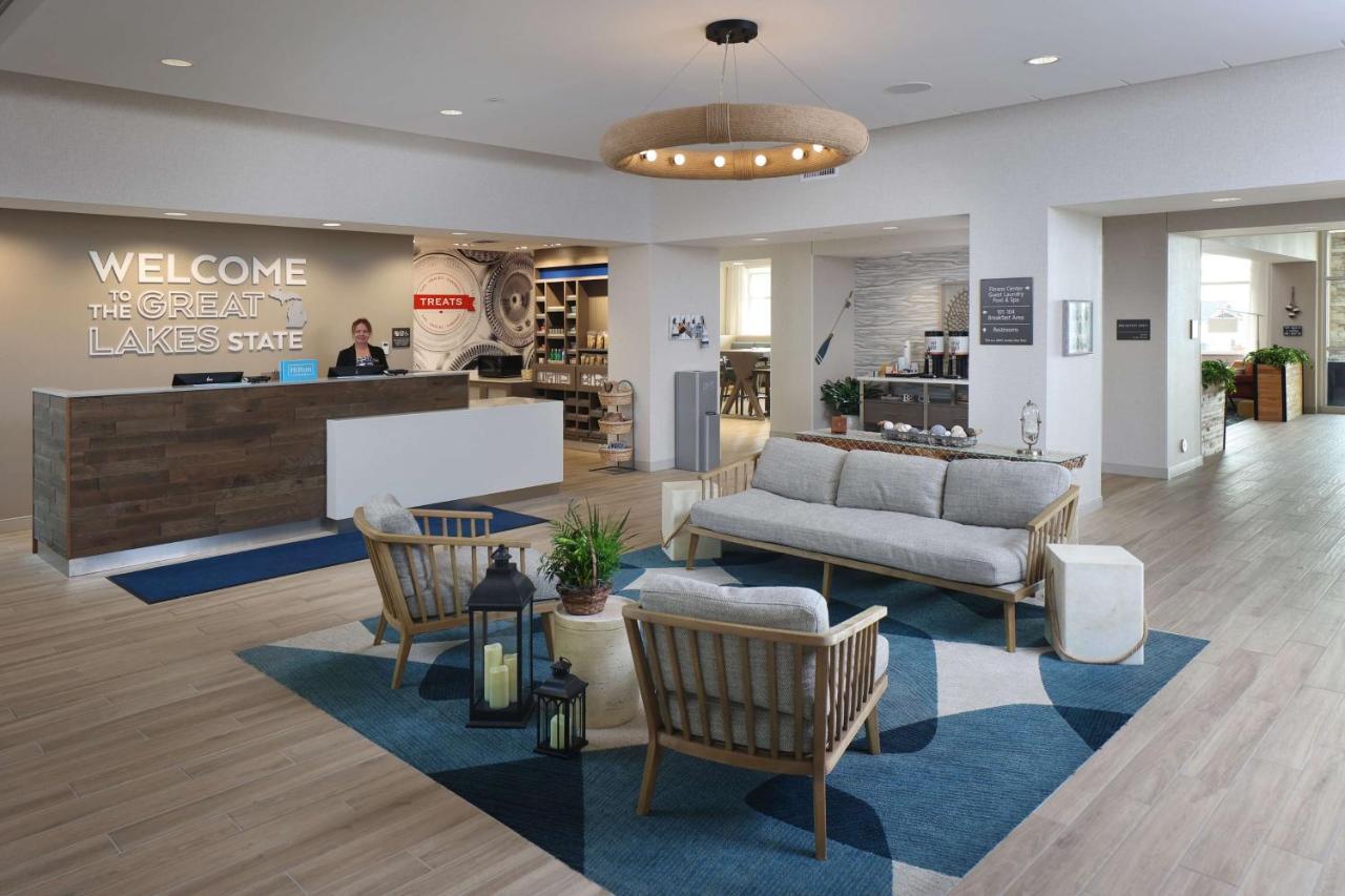 Hampton Inn & Suites Manistee, Mi Екстериор снимка