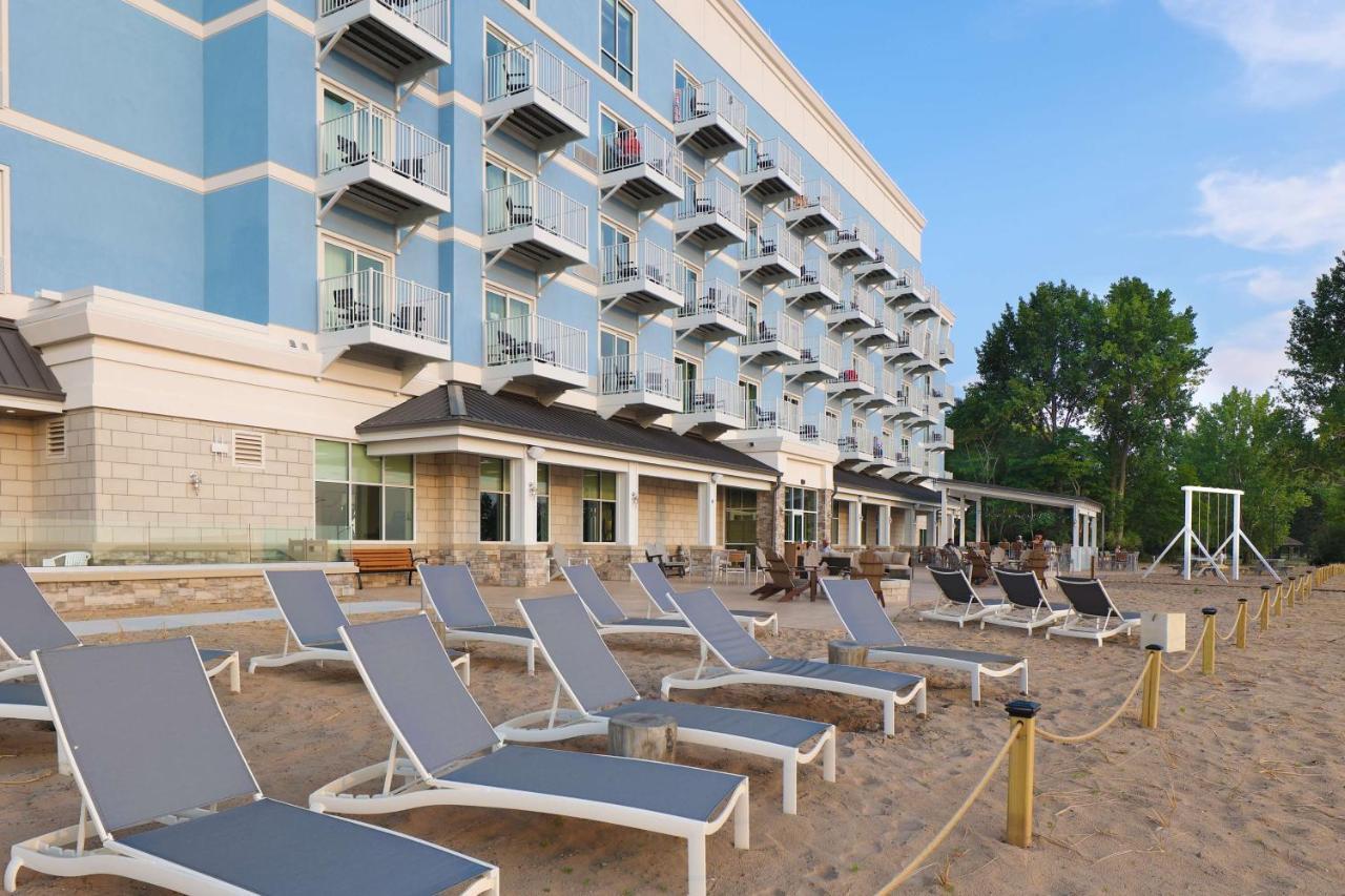 Hampton Inn & Suites Manistee, Mi Екстериор снимка