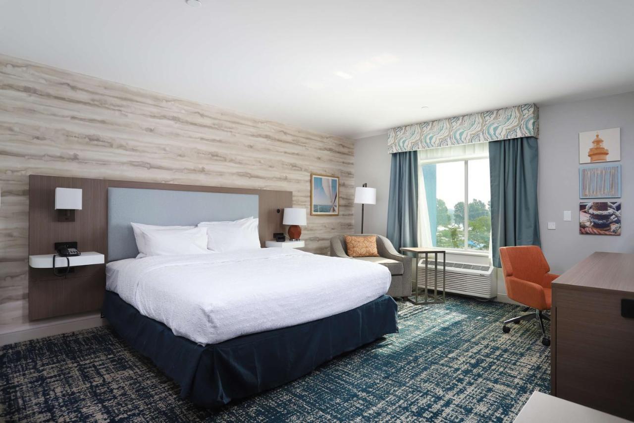 Hampton Inn & Suites Manistee, Mi Екстериор снимка