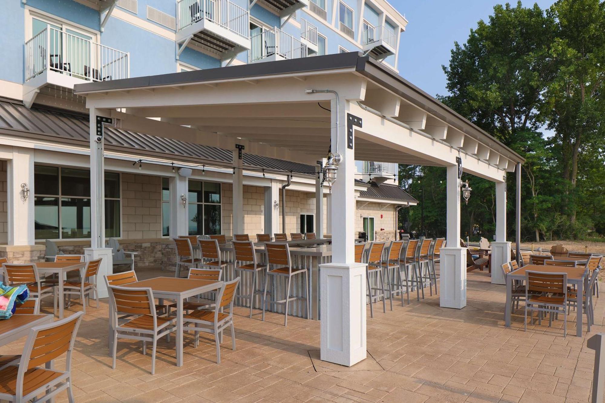 Hampton Inn & Suites Manistee, Mi Екстериор снимка